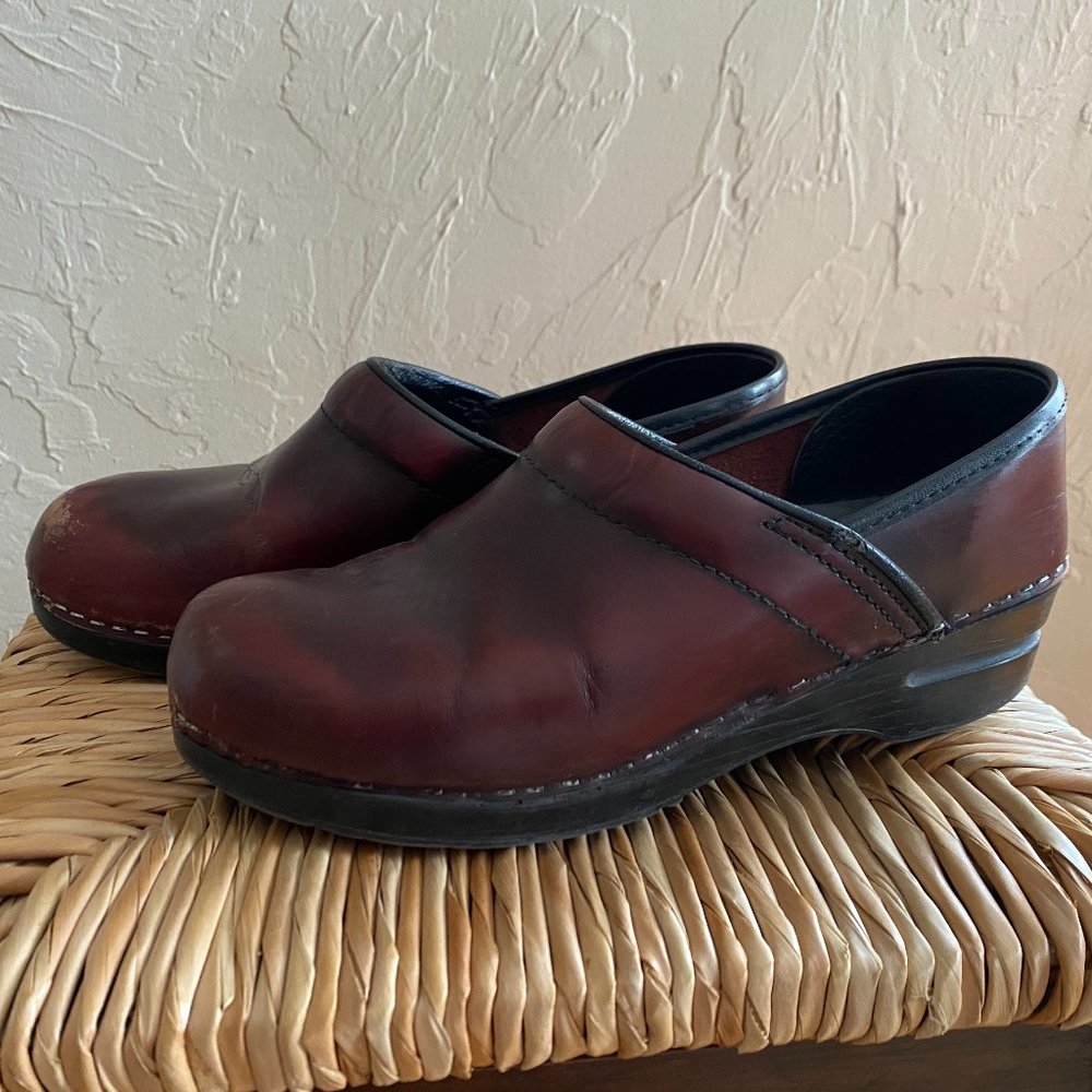 Dankso Women's Professional Oxblood Clog EU 39 US 8